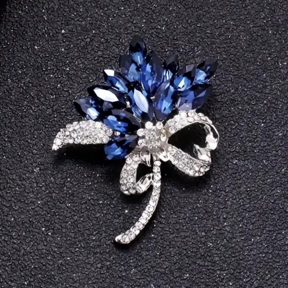 NWOT - Vintage Inspired Floral Brooch - Picture 4 of 9